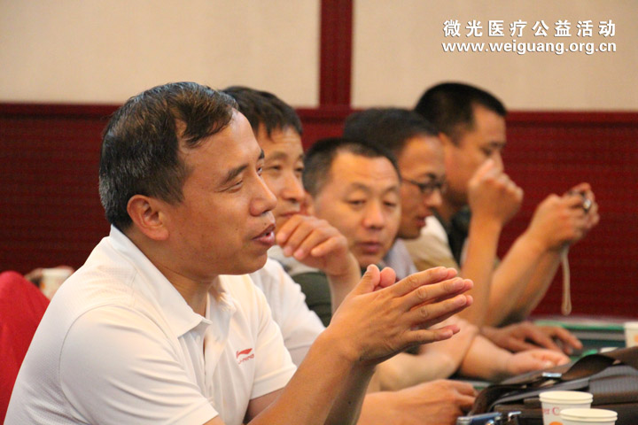 微光医疗首届乡村医生医疗援助培训班上提问的乡村医生